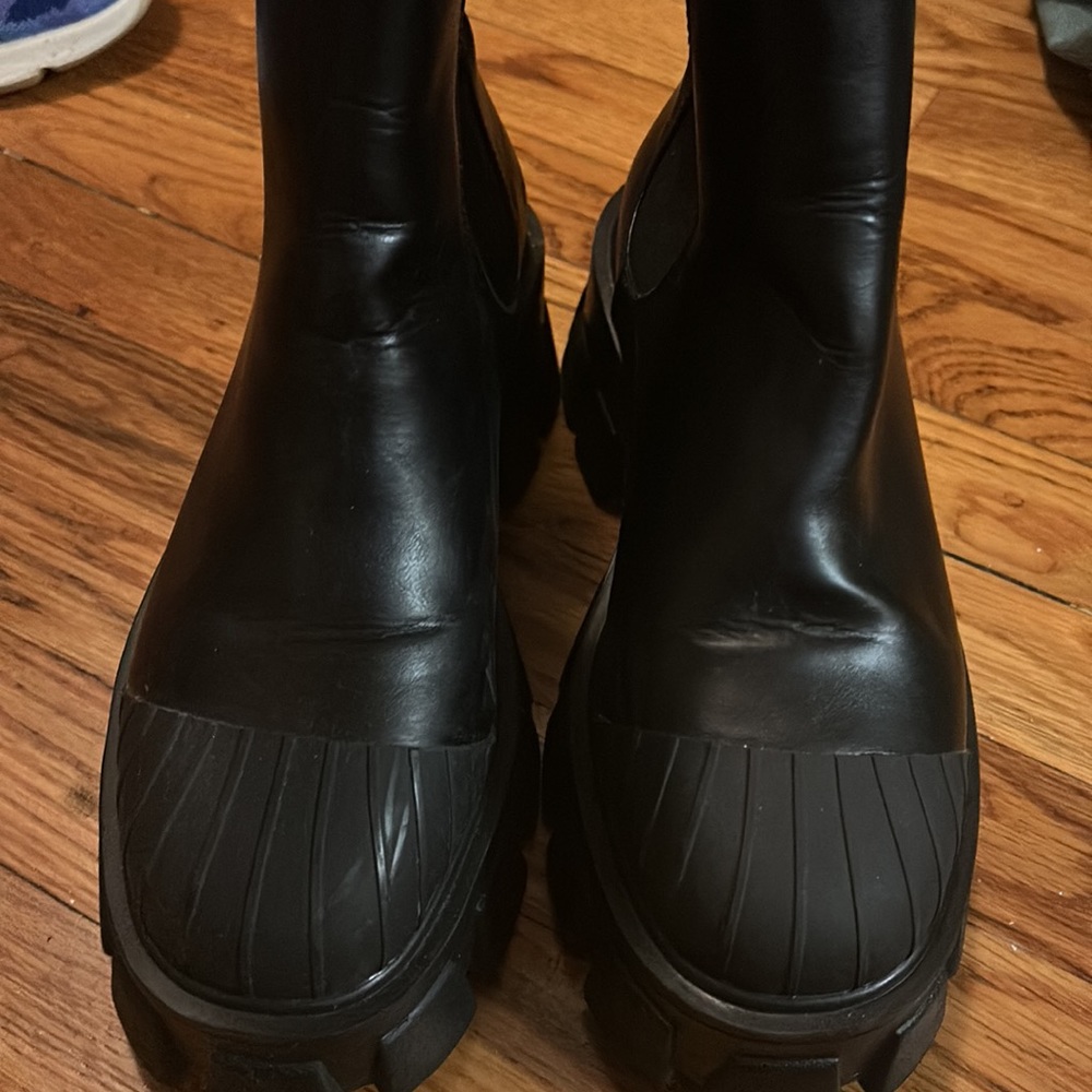 Boots - Picture 2 of 3